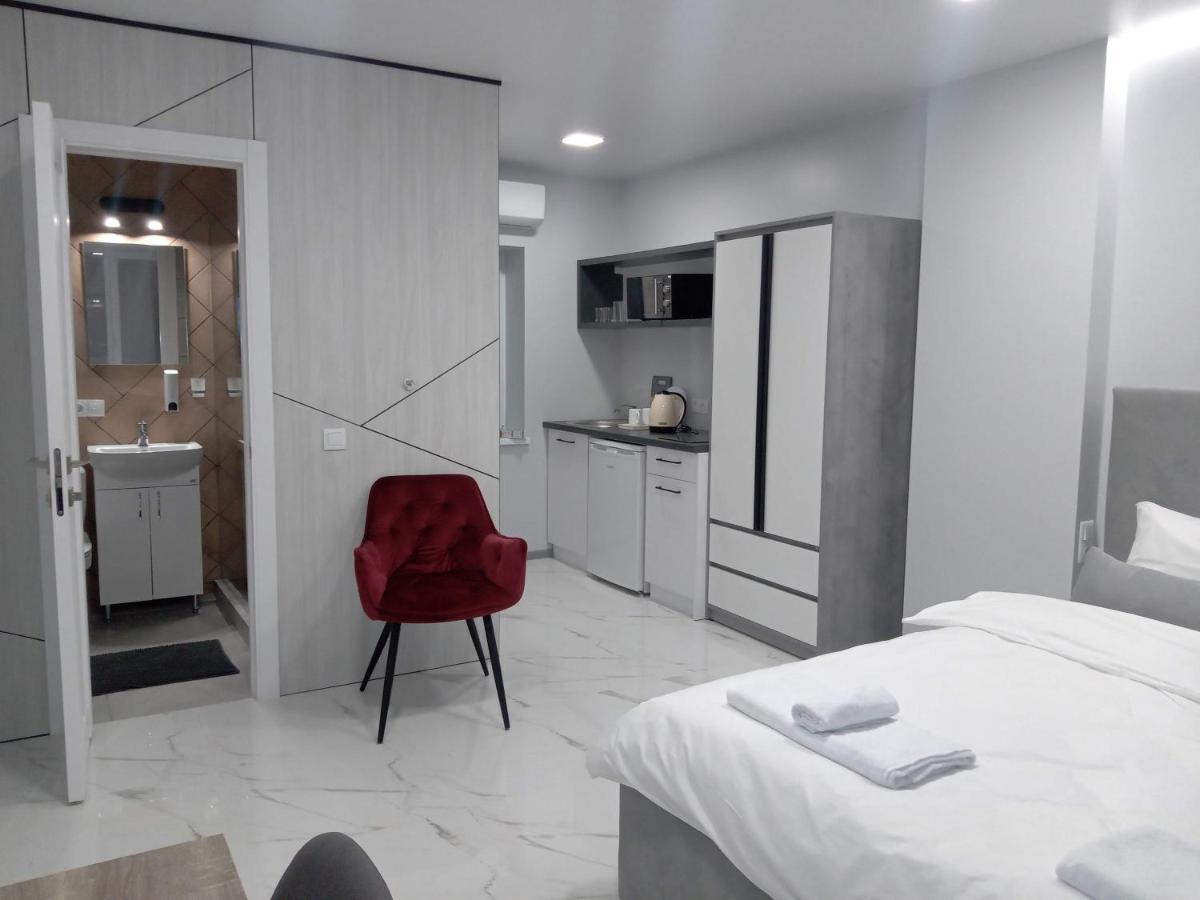 Pure Apartments Vip 4 Lviv Exterior photo